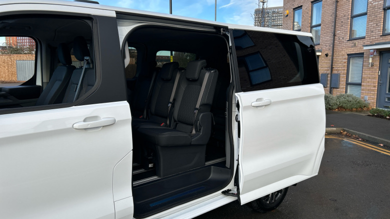 Ford Tourneo Custom 320 L1 Diesel Fwd 2.0 EcoBlue 136ps H1 Titanium 8 seater Auto